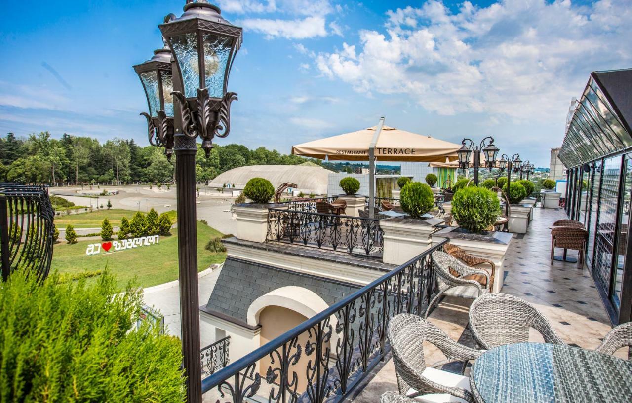 Garden Palace Zugdidi Esterno foto